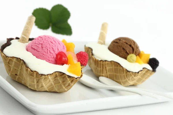 Ciotola per cialde con gelato — Foto Stock
