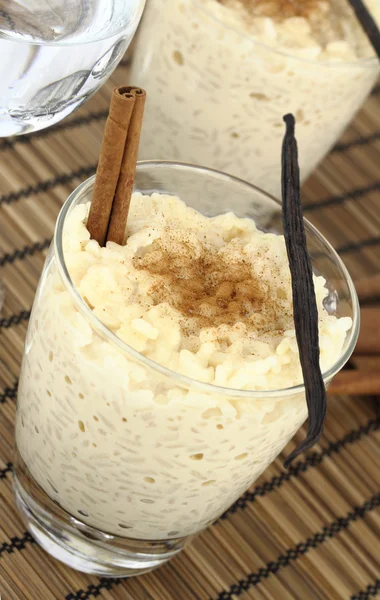 Pudim de arroz cremoso em um copo — Fotografia de Stock