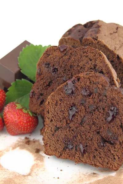 딸기와 신선한 초콜릿 케이크 — 스톡 사진