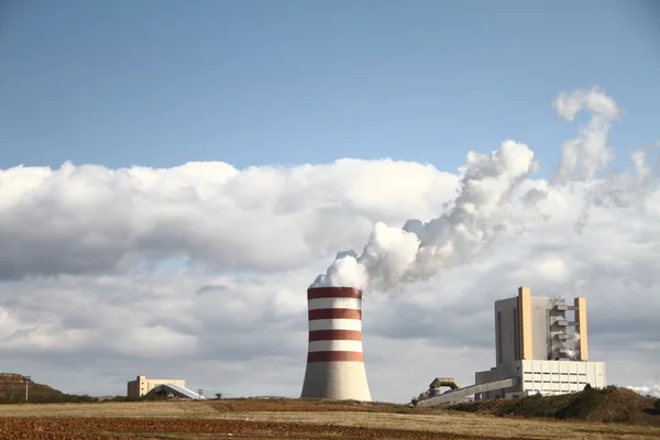 Power plant with smoking chimney — Stock Photo, Image