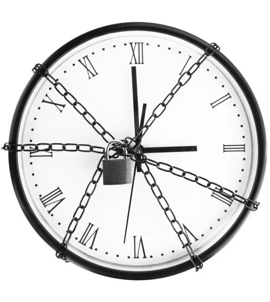 Часы, связанные цепью и замком — стоковое фото