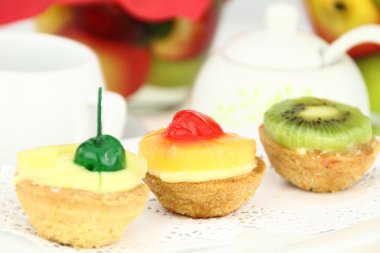 Creamy dessert tarts with fruits