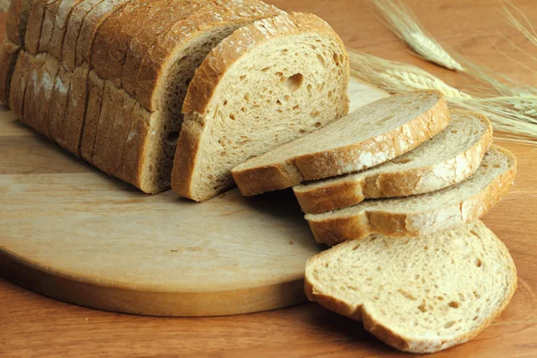 Hoja de pan fresco en rodajas — Foto de Stock