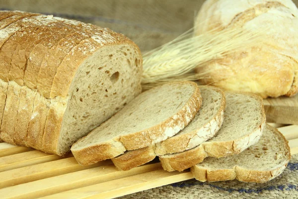 Pão em fatias frescas — Fotografia de Stock