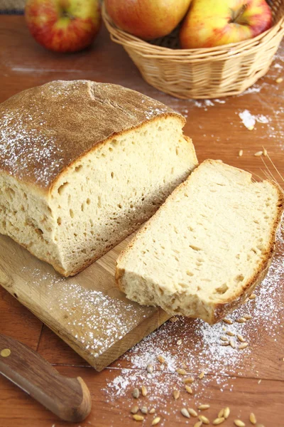 一块新鲜切片面包 — 图库照片