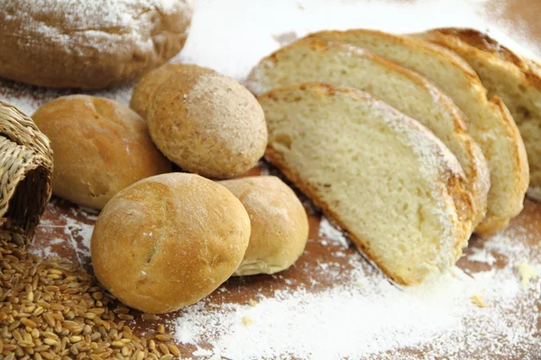 Pan fresco y pan — Foto de Stock