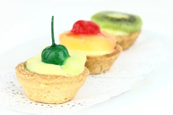 Вершкові десертні пироги з фруктами — стокове фото