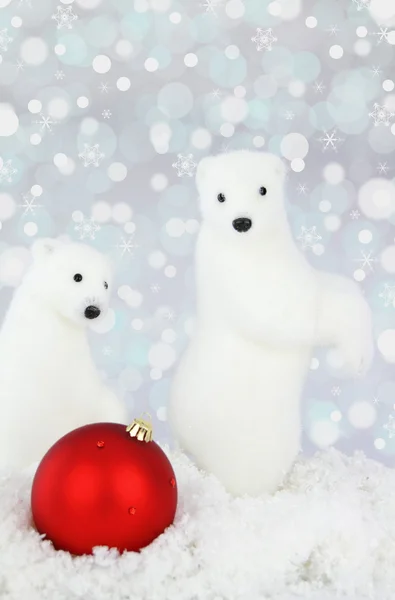 White bear op sneeuw met Kerstmis — Stockfoto