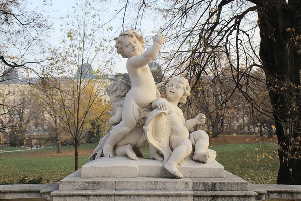 Parkskulptur, Kinder. Wien, Österreich — Stock Photo, Image