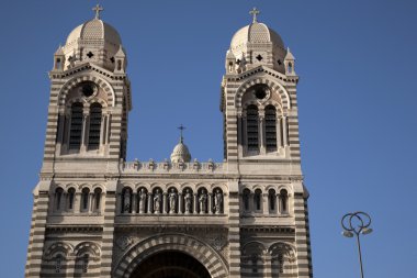 Yeni bir katedral; Marsilya