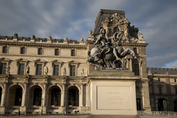 Художественный музей Лувра — стоковое фото