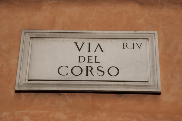 Знак улицы Корсо в Риме — стоковое фото