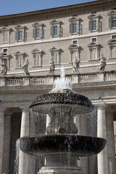 Κρήνη στην πλατεία st peters, πόλη του Βατικανού στη Ρώμη — Φωτογραφία Αρχείου