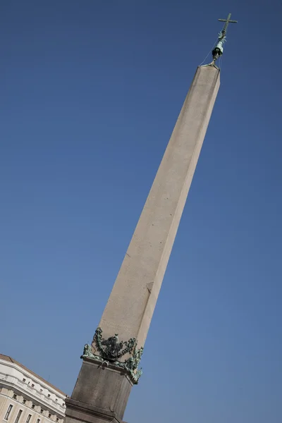 Obelisk v st peters náměstí, Vatikán, Řím — Stock fotografie
