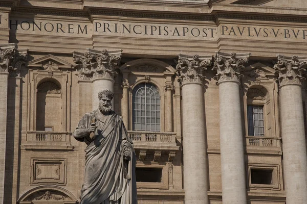 Statue von st peter in st peters basilika kirche, vatikan — Stockfoto