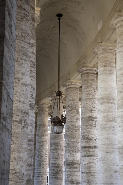Dorycki kolumnady przy bazylice st peters, Rzym — Zdjęcie stockowe