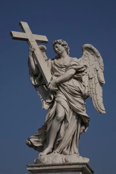 Статуя на мосту Сан-Анджело, Рим — стоковое фото
