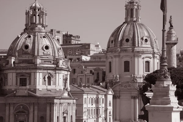 Santa apostoli kerk en het plein, rome — Stockfoto