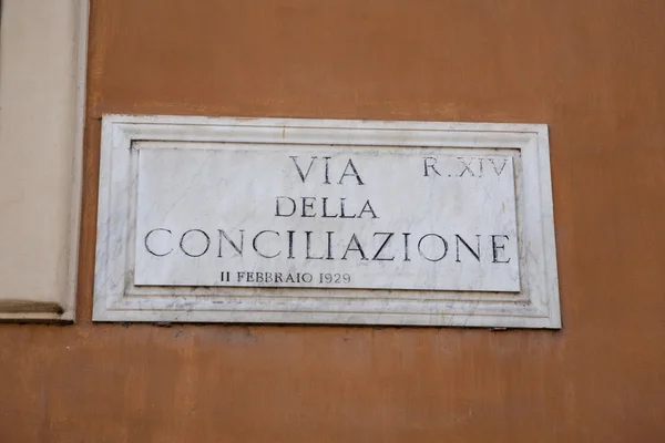 デッラ conciliazione、バチカン市国、ローマの道路標識 — ストック写真