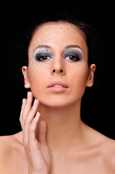 Portret van jonge mooie vrouw met kristallen op gezicht - isolat — Stockfoto