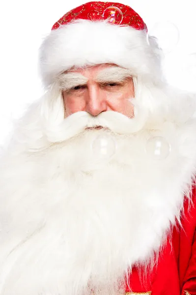 Santa claus portret glimlachend geïsoleerd op een witte achtergrond een — Stockfoto