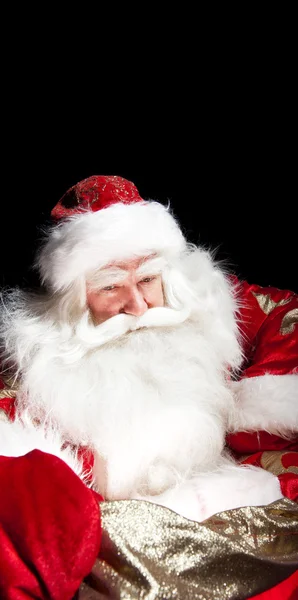 Santa ül, egy zsák fedett sötét éjszaka — Stock Fotó