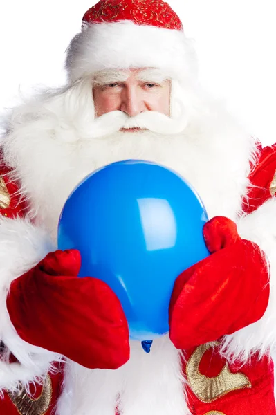 Tradicional Santa Claus sosteniendo globos para niños. Aislado —  Fotos de Stock