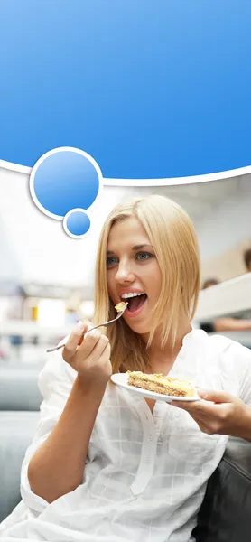 Portrait of young pretty smiling woman eating cake at shopping m — Stock Photo, Image