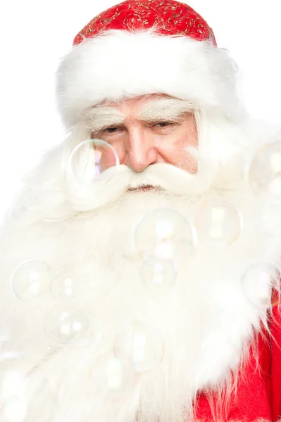 Santa claus portret glimlachend geïsoleerd op een witte achtergrond een — Stockfoto