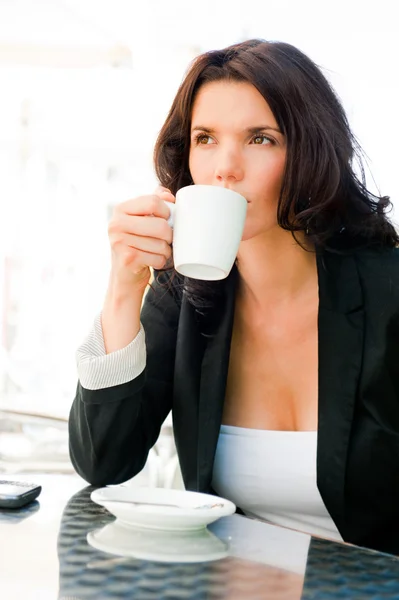 Closeup portrait of cute young business woman smiling while drin — Stock Photo, Image