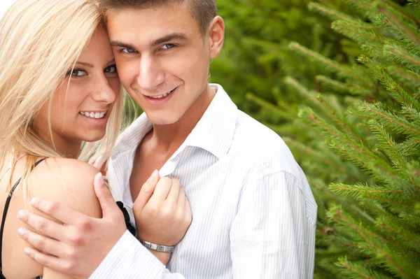 Young couple playing around in the nature - side view. Lots of copy space. — Stock Photo, Image