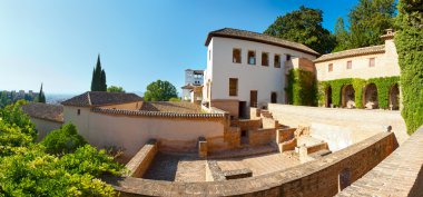 avlu ve havuzda generalife, alhambra, granada, İspanya