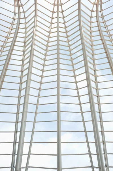 Piękne szkło i metal Architektura nowoczesnego budynku w val — Zdjęcie stockowe