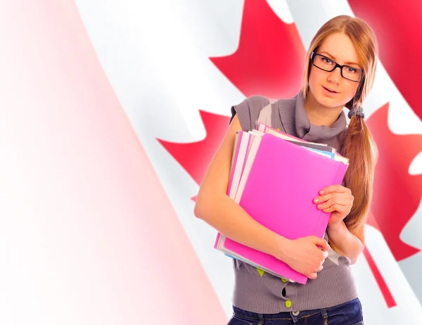 Портрет красивой молодой женщины с книгой на руках. Канадиа — стоковое фото