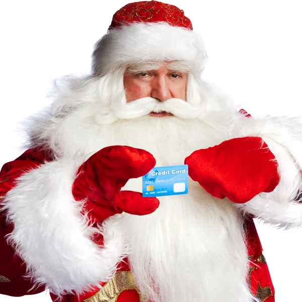 Papai Noel tradicional segurando e semeando cartão de crédito enquanto giv — Fotografia de Stock