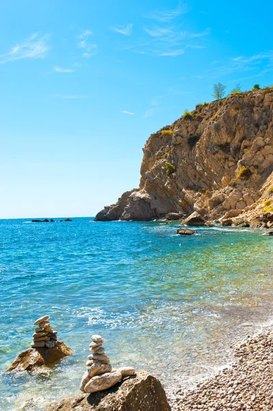 Красивый вид на спокойный дикий пляж испанского побережья. Меди, Клин — стоковое фото