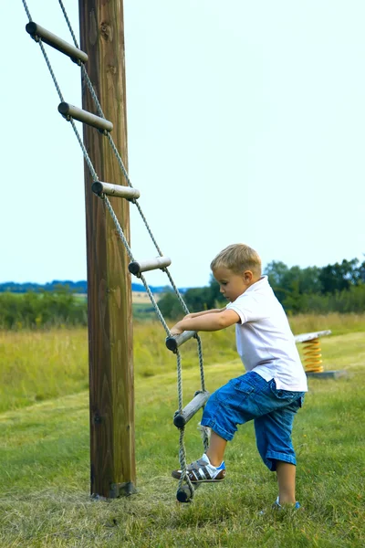 Boy is making a climb — Stock Photo, Image