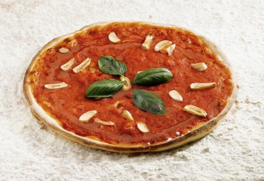 Pizza marinara clipart