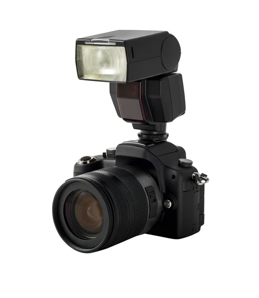 Fotoaparát a flash izolovaných na bílém pozadí — Stock fotografie