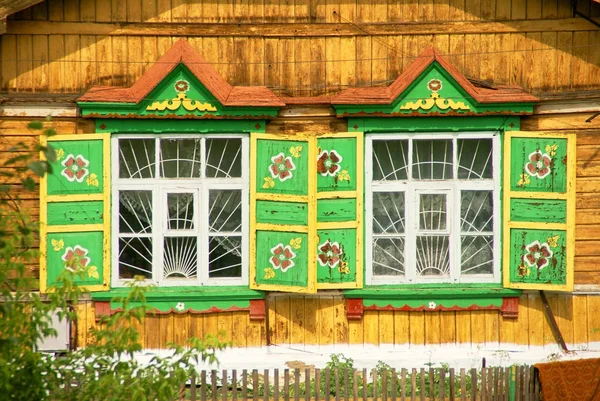 Dům v sibiřské vesnici — Stock fotografie