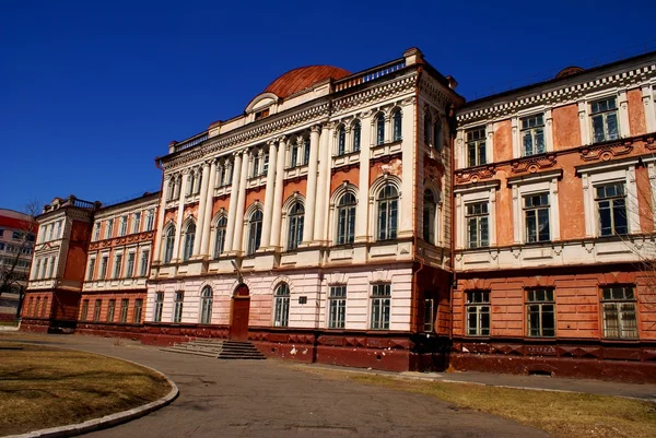Altes Schulgebäude in Russland — Stockfoto