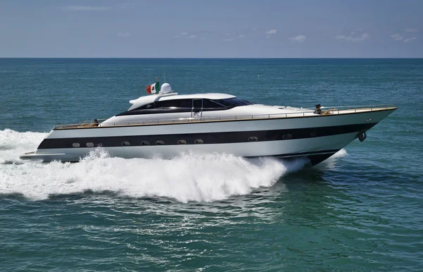 Italia, Mar Tirreno, Tecnomar 26 yacht di lusso, vista aerea — Foto Stock