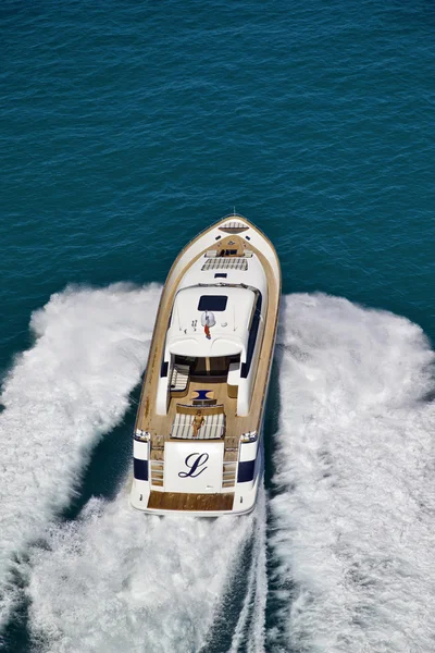 Itália, Mar Tirreno, Tecnomar 26 iate de luxo, vista aérea — Fotografia de Stock