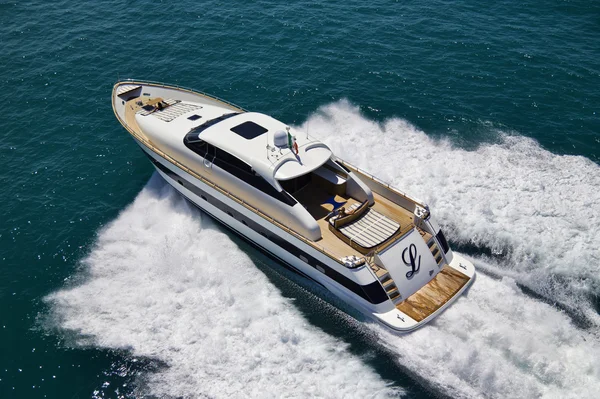 Italie, Mer Tyrrhénienne, Tecnomar 26 yacht de luxe, vue aérienne — Photo