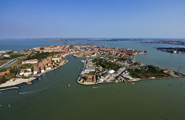 Италия, Венеция, остров Мурано и венецианский вид на лагуну с воздуха — стоковое фото