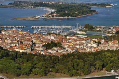 İtalya, Venedik, şehir ve marina havadan görünümü