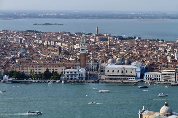 意大利，威尼斯，鸟瞰城市和 s.马可大教堂 — 图库照片