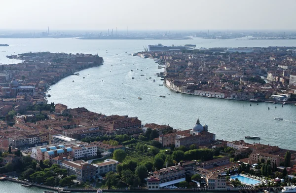 意大利，威尼斯，威尼斯泻湖与城市鸟瞰图 — 图库照片