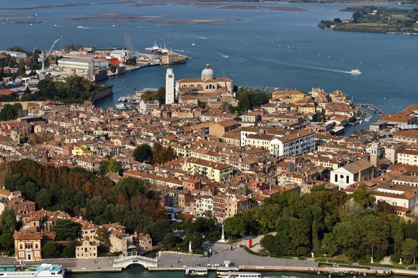 Itálie, Benátky, letecký pohled na město a benátskou lagunu — Stock fotografie