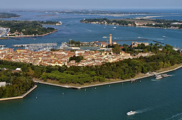 Italien, Venedig, Flygfoto över staden och venetianska lagunen — Stockfoto